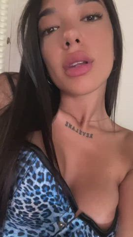 I'm active now.. 🐳 can you write me?😋 (link below)