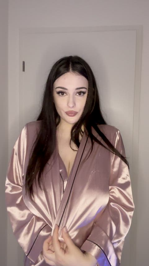 big tits boobs bouncing tits huge tits milf natural tits tits titty drop gif