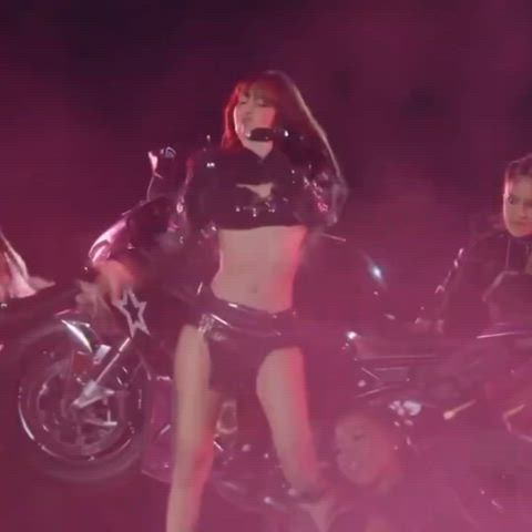 Lisa at the Victoria’s Secret fashion show😍🥵
