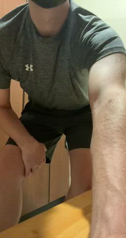any boys want to play with daddy’s cock in the locker room? (31)