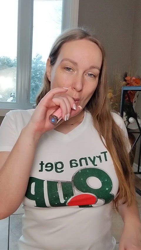 amateur tits vaping smoking-fetish gif
