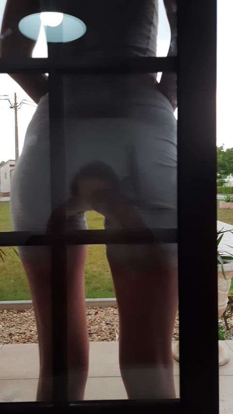 how to seduce your neighbor 😅