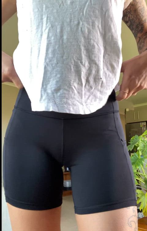 airtight blonde camel toe fat pussy pussy pussy lips shorts spandex thigh gap yoga