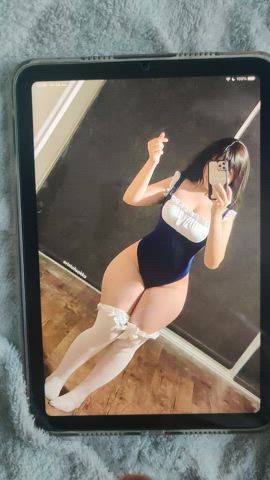 goddamn she is thick🥵