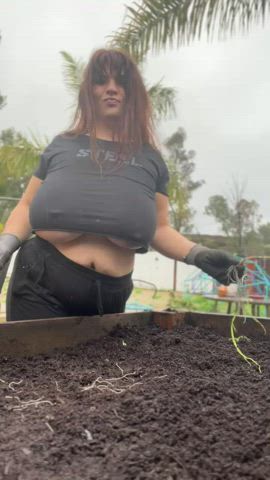 Gardening and tending to my garlic in the rain 🥰