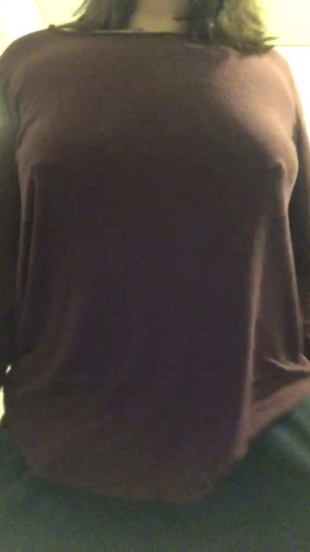 Anyone like a nice titty drop [f]or their lunch break? ?