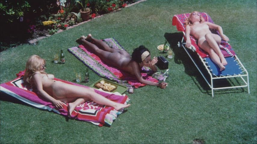 Casual poolside talk (The Curious Female (US1970)) (2/2)