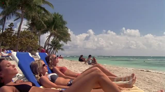Sophia Bush Shantel VanSanten - One Tree Hill 1
