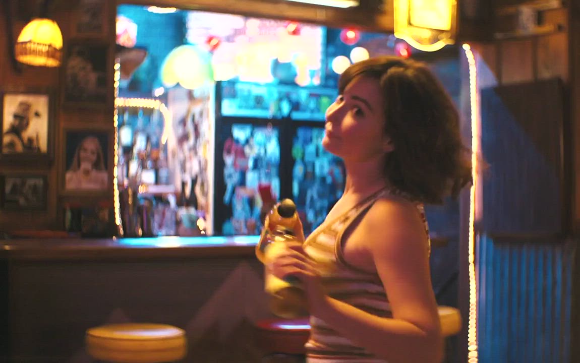 Milana Vayntrub