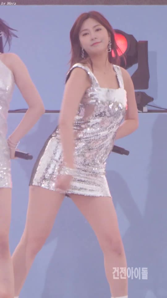 에이핑크 (Apink) 오하영 은갈치 민소매 원피스 짤티비 - JJTV.KR