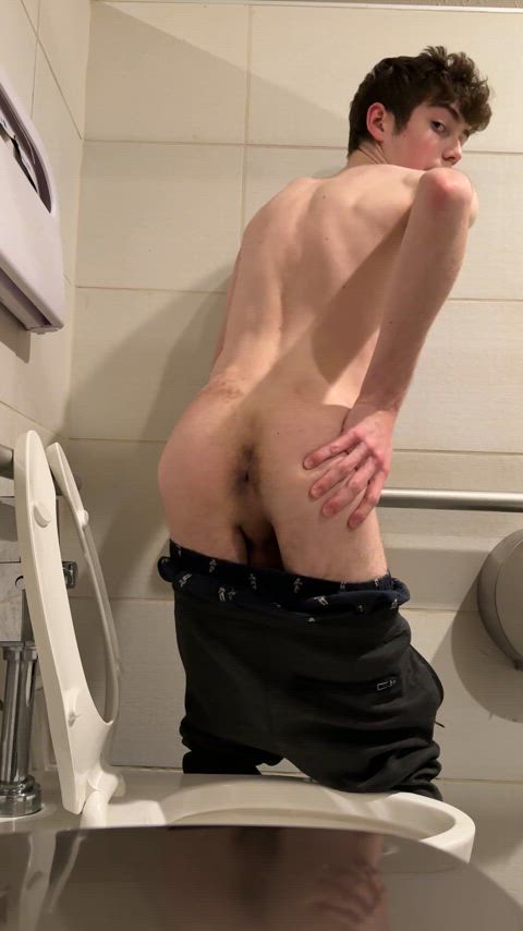 Anyone hungry?😝[20]