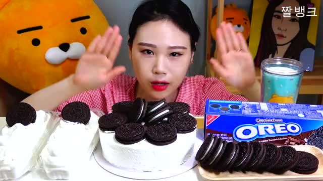 프란_화이트레어치즈케이크 오레오 생크림 먹방-1