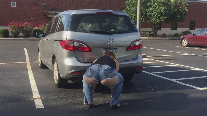 ass big ass booty exhibitionism exhibitionist flashing jeans milf outdoor ripped