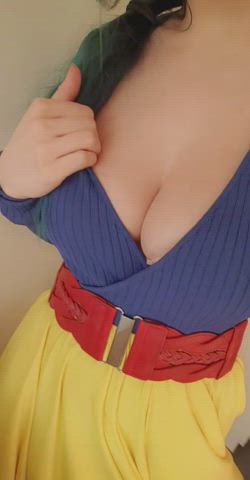 Felt like Snow White for a day! I hope you enjoy the little peak I give...