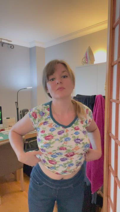 Titty drop while boyfriend is out!