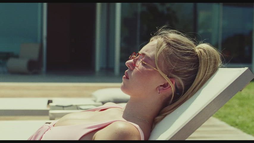 Facial Fingering Sydney Sweeney gif