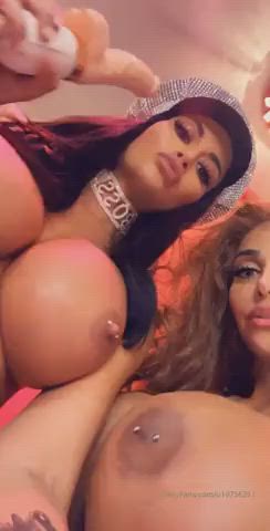 dildo girls r/justfriendshavingfun gif