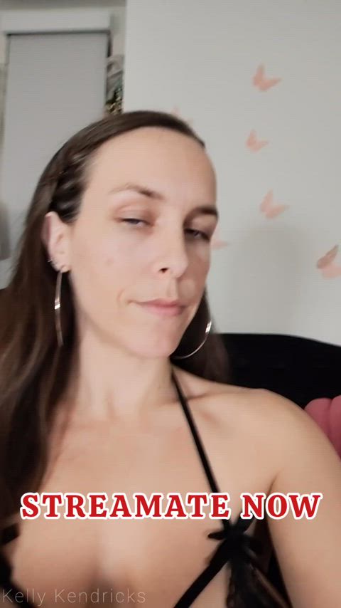 brunette camgirl streamate cam-girls natural-tits shortstack solo gif
