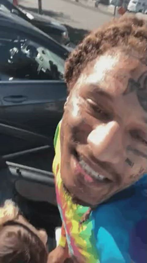 Dirtbag Soundcloud Rapper Getting Risky Head From Groupie In Public