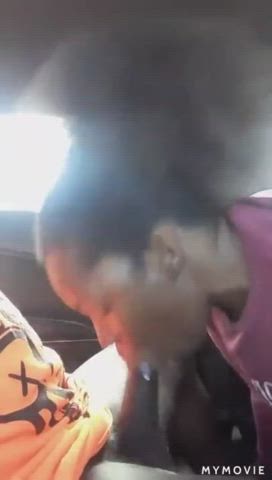 skilled ar talkin wit her mouf full