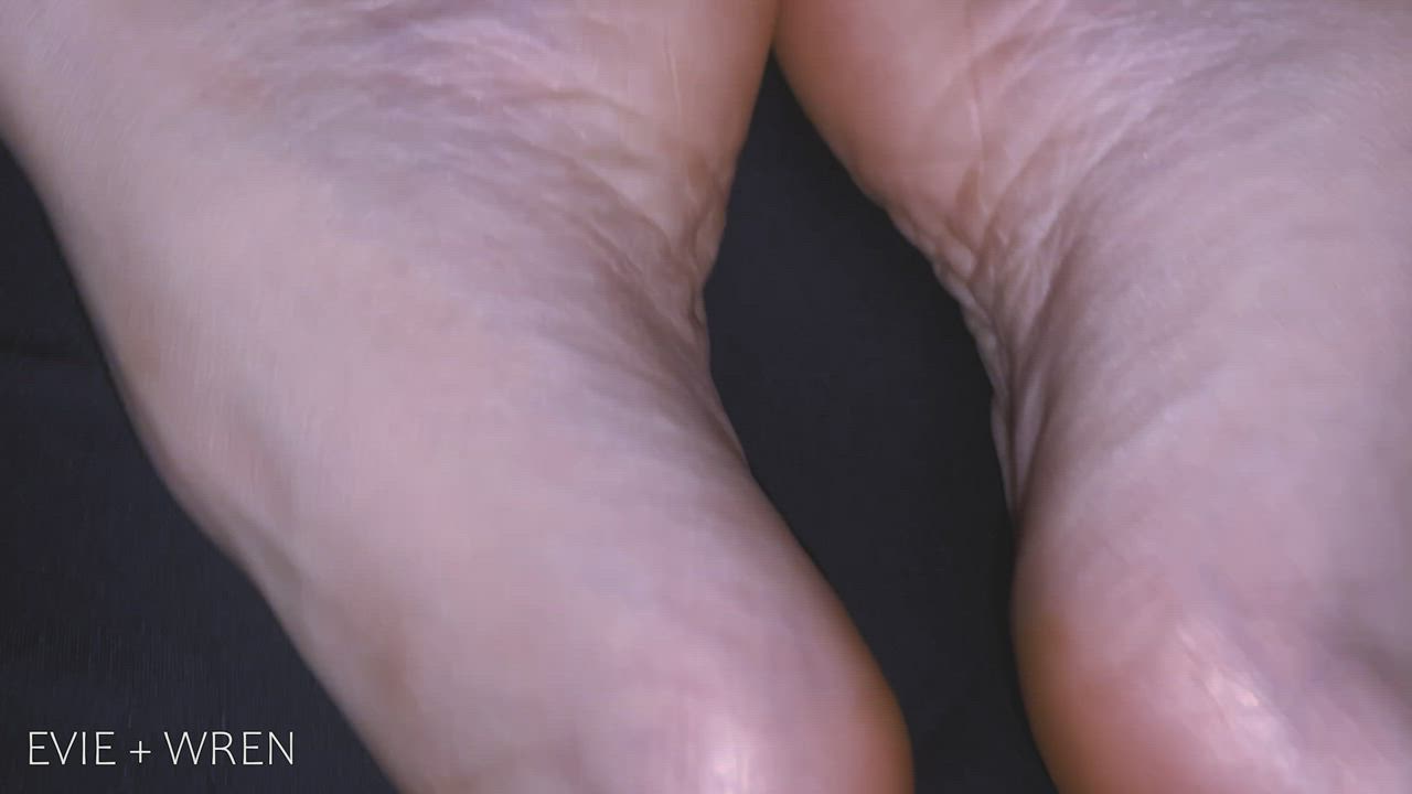 I fucked her feet and I couldn't hold it...
