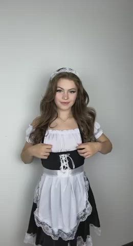 maid teen tits amateur-girls legal-teens tik-tok twerking gif