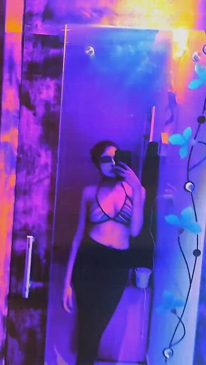 Showing of her tits 👀