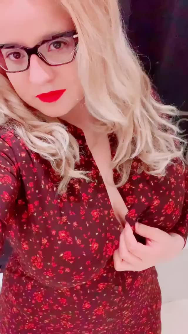 Descrete girl next door