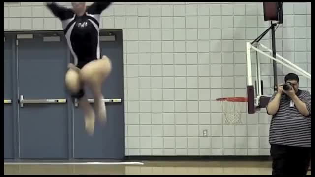 Blonde PAWG Gymnast with VERY jiggly ass.
