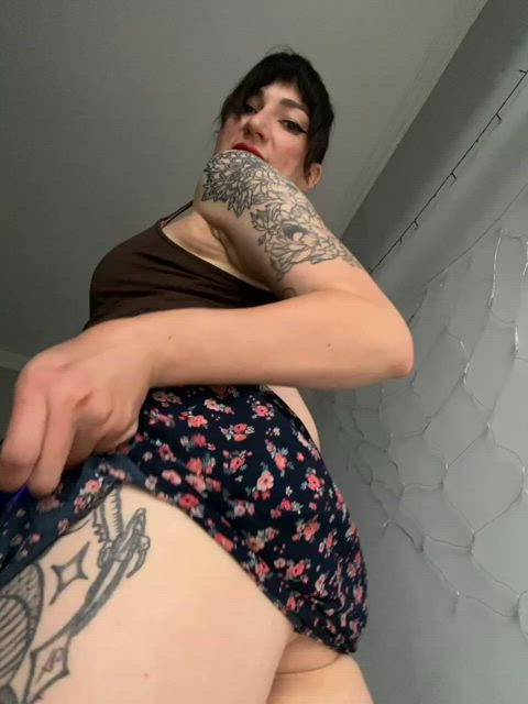 ass big ass brunette bubble butt panties round butt skirt upskirt gif