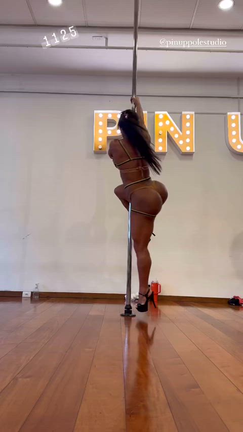 ass big ass big tits brazilian celebrity dancing muscular girl pole dance gif