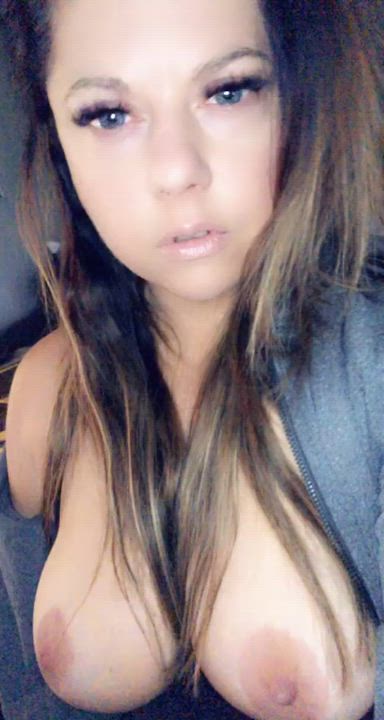 All natural 34c, wanna cum on them?