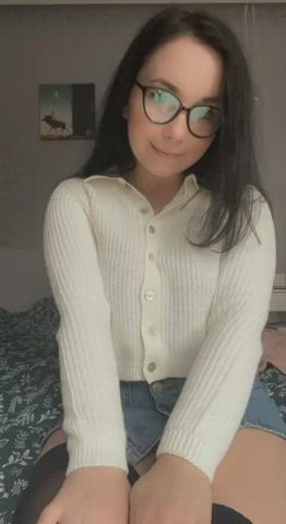 Big Tits Bouncing Tits Glasses Natural Tits OnlyFans Pussy Shaking TikTok White Girl