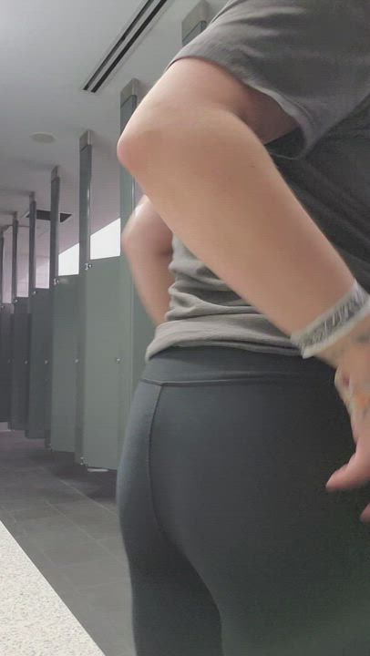 let's have a bathroom fuck?