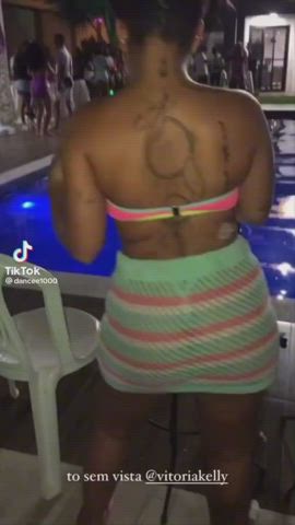 Latinas Twerking