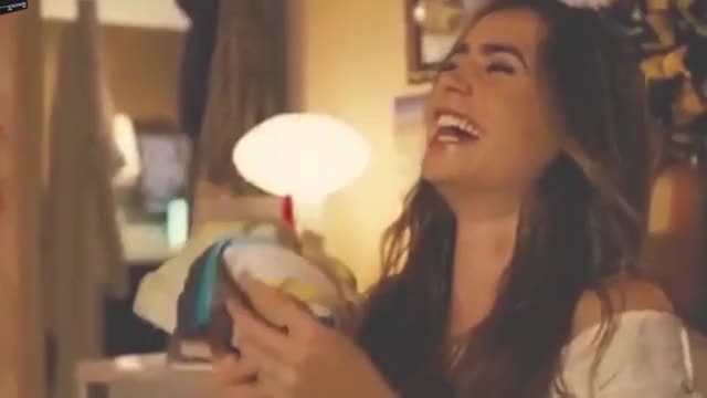 Lily Collins Like a Boss (Amazing Video)