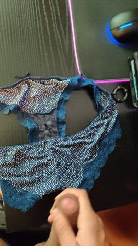 Cumming hard on my neighbours panty