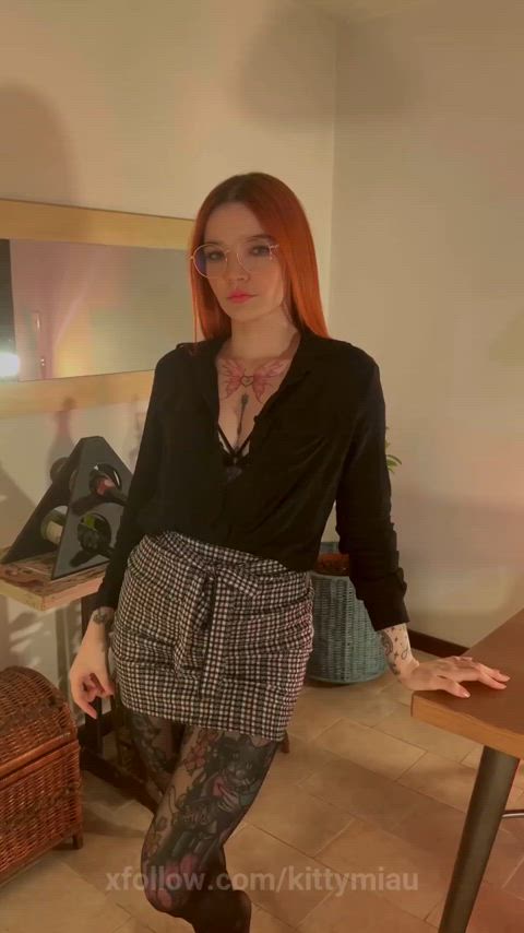 Redhead Secretary On / Off