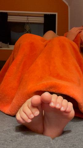 Come watch trashy tv with me and rub my feet