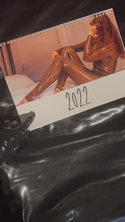 I have some exciting news to share! I have shiny calendars for 2022, so if you’d