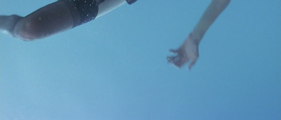 Angelina Jolie underwater non-nude plot in Hackers (1995)