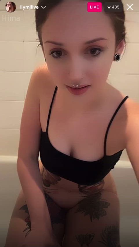 amateur bathtub naked nude pee peeing piss pissing webcam gif