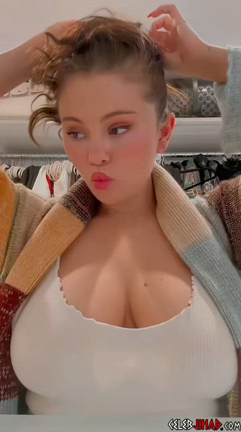 big nipples big tits cleavage lips lipstick lipstick fetish selena gomez tease teasing
