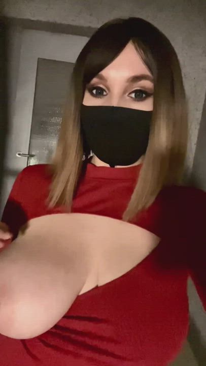 The most gorgeous 😍 tits, no wonder she shows them in public