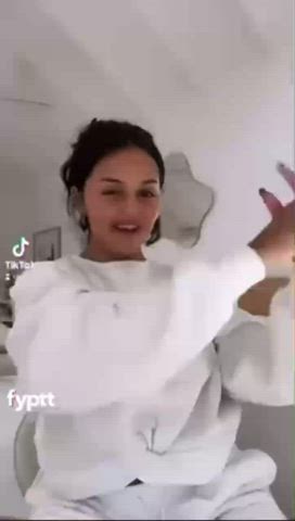 Who is she pls?