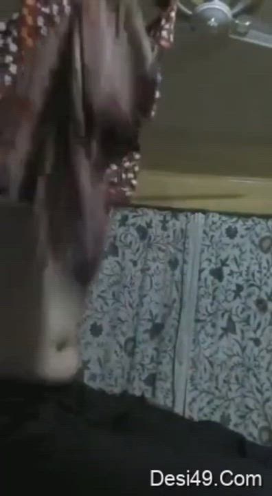 Desi ?girl show her ?boobs on video call
