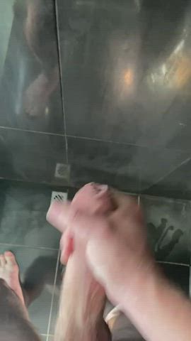 Blowing a load in the gym shower 💦