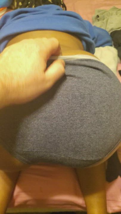 You can't tell that I'm pregnant from this angle.