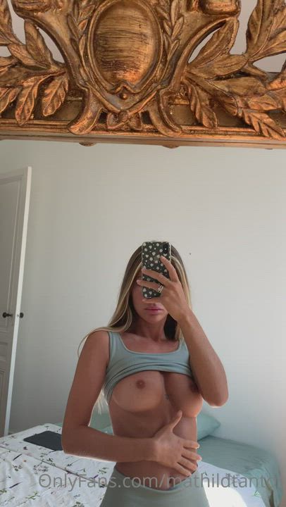 Amateur Celebrity Flashing Homemade Sister Teen Tits gif