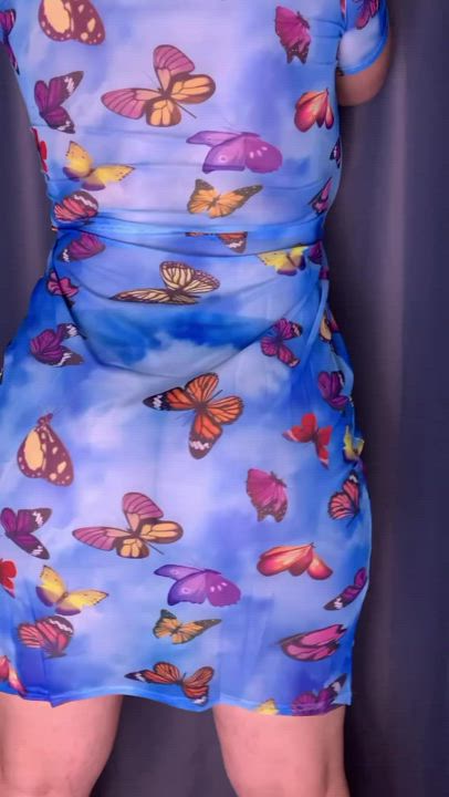 Do you like a jiggly ass in a cute summer dress?
